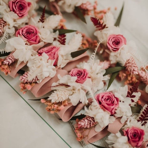 Pulseras de flores